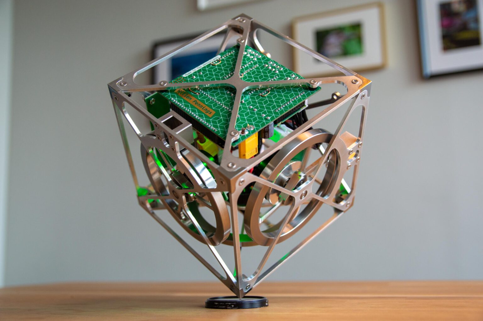Balancing cube – Willem Pennings