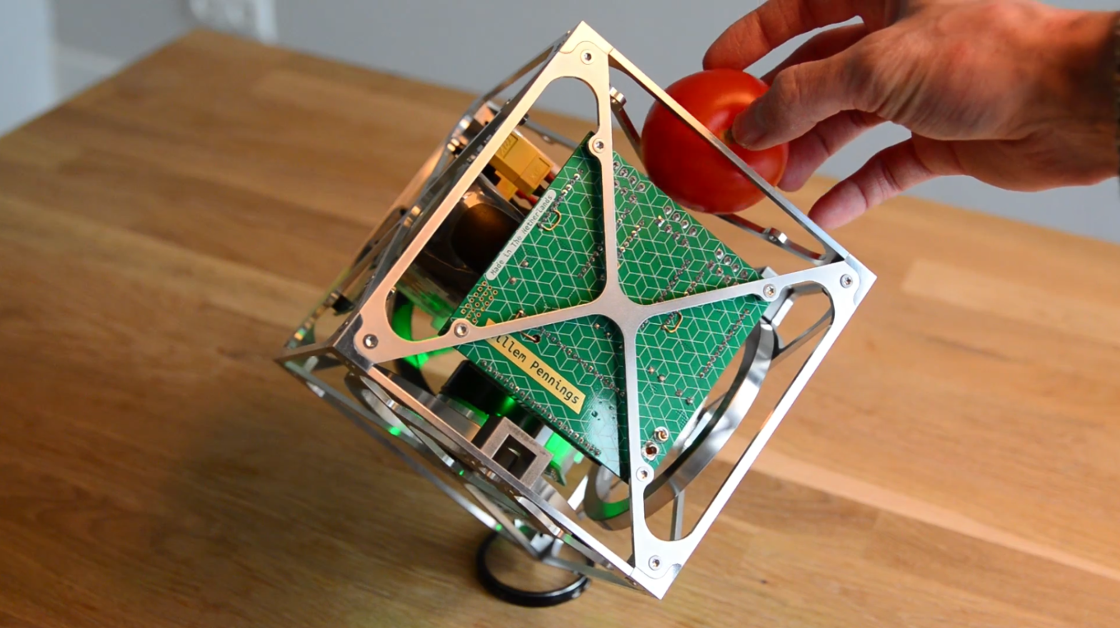 Balancing cube – Willem Pennings